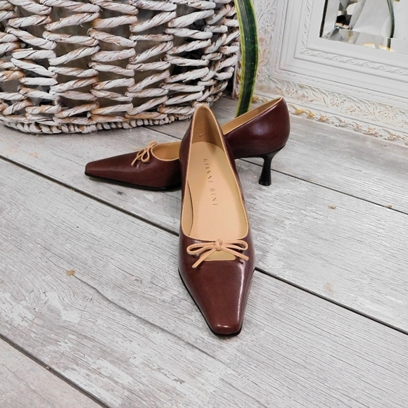 Gianni Bini Shoes - NWOT GIANNI BINI WMS 7 BROWN & TAN LTHR HEEL PUMPS